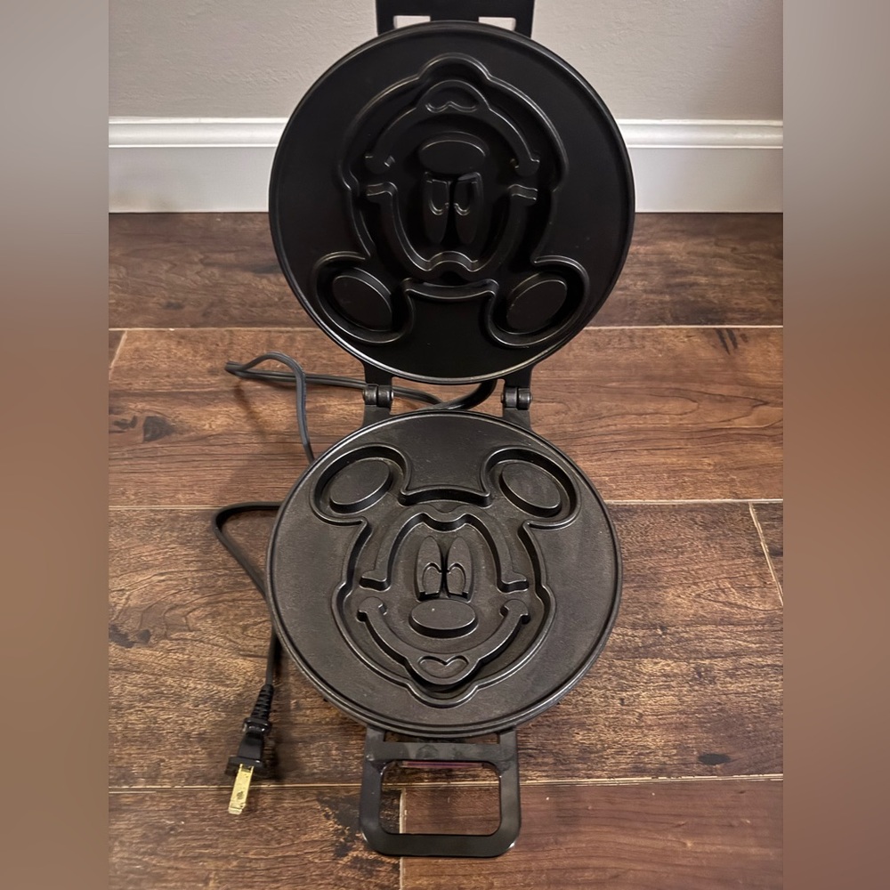 Vintage Rare VITANTONIO Mickey Mouse Waffle Maker Iron Disney 950